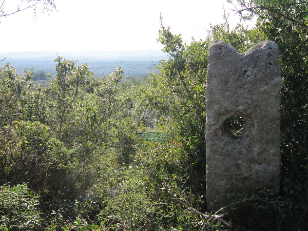 menhir forato