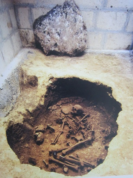 tomba neolitica di carpignano