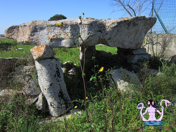 dolmen specchia, maglie megalitica