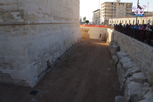 Lecce, le mura urbiche e la strada romana