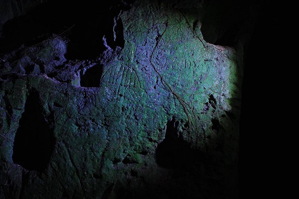 Valle dell'Idro, la grotta e i graffiti nascosti
